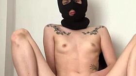 Hele, podívej na ten tlustý piss fontánu stříkající z mé židle, tak kink! 💦