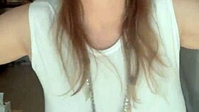 Mariaold shakes her huge bouncing tits and shows them to amateurs.