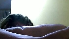 This e-girl novinha takes leitinho in her mouth during the holiday.