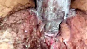 精液浸湿我的内裤，在快速凌乱的时刻。迫不及待想给你看！