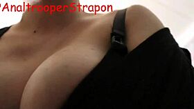 Eevi pieni 18+ tutkii straponia analtrooperin kanssa