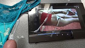 Hey üvey oğlumun arkadaşlarının tam döl boşaltmalarına inanabiliyor musun? Büyük yarraklarını istiyorum!