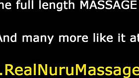 Aasialainen hieroja Sweetie saa siemennestettä kaikkialle kolmiossa