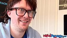 Nerdy dude tricks wannabe pornstar into sucking his dick