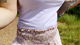 Ich kann nicht glauben, dass meine geile Ehefrau es wagte, ohne BH in der Öffentlichkeit zu flashen bei einem wilden Exhibitionisten-Spaziergang