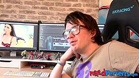 Nerdy dude tricks wannabe pornstar into sucking his dick