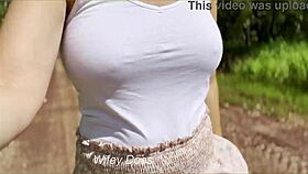 Ik kan niet geloven dat mijn geile vrouw het waagde om zonder bh te flasheren in het publiek tijdens een wilde exhibitionistische wandeling