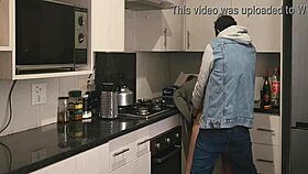 La telecamera nascosta svela mia moglie che tradisce con il vicino