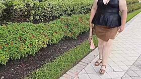 Хей, намерих бикините си до вратата, искаш ли да се промъкнеш за малко забавление?