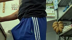 i jek off in the store lol