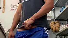 i jek off in the store lol