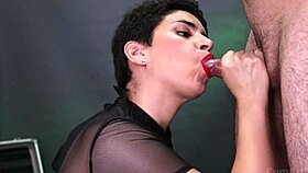 Cum kape z jejích úst po intenzivní felaci