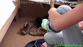 smelling feet in a femdom bdsm session 😍