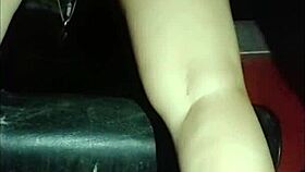 Blondin med stora tuttar retas med gammal cuckold i het BBC blowjob