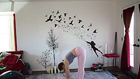 Girlfriend teaches yoga lesson with natural tits