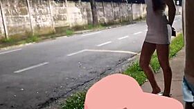 Punheta Arriscada No Ponto De Ônibus Ao Lado De Uma Desconhecida Linda E