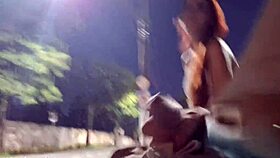 Punheta Arriscada No Ponto De Ônibus Ao Lado De Uma Desconhecida Linda E