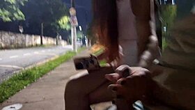 Punheta Arriscada No Ponto De Ônibus Ao Lado De Uma Desconhecida Linda E