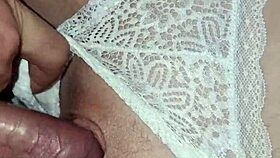 וואו, בלונדינית ספרדית מעירה אותי בחצות ומחככת לי את הזין חזק!