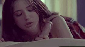 Deze petite 18+ stiefdochter heeft zo'n strakke kut, papa kan niet weerstaan