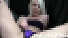 Deci, doar îl tachinam pe tipul ăsta excitat cu jucării și bondage. Omule, era total legat și îi plăcea!