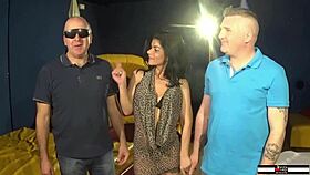 provincijalna MILF gangbang orgija