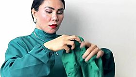 i love latex gloves on nurse in hospital