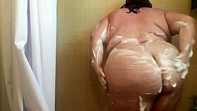 Mwkm Enjoys a Relaxing Bath