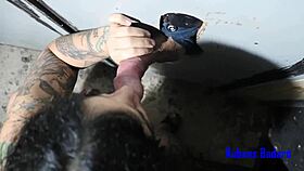 Anãzinha maria pistolinha sucks giant cock in glory hole