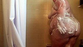 Mwkm Enjoys a Relaxing Bath