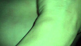 Libby Lust fingindo dormir enquanto eu dou uma espiadinha.