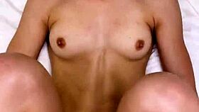 латиночка 18+ Каталина Осса подобрана для ночного публичного траха в ЛА