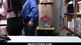 BBW Genç Hırsız Yakalanır ve Sertçe Siker