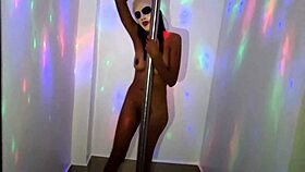 porno gratis exclusivo amateur de morena sexy bailando en el tubo