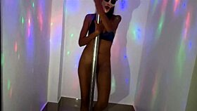 porno gratis exclusivo amateur de morena sexy bailando en el tubo