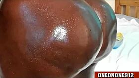 She claps her big ass during anal sex with amateurs