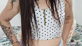 i plays with lollipop in my wet pussy