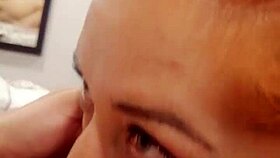 hermosa vecina de ojos claros