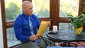 glam busty masseuse sixtynining with client