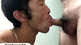 Guy gets blowjob leading to mouth creampie