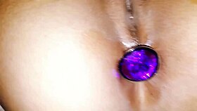 Playing with my sister's ass, she has a purple plug inside her big latina ass for anal sex 😏.
