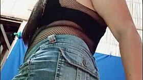 En el nombre del padrastro, hijastra sexy menea vagina con lenceria