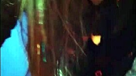 En el nombre del padrastro, hijastra sexy menea vagina con lenceria