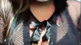 En el nombre del padrastro, hijastra sexy menea vagina con lenceria