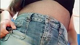 En el nombre del padrastro, hijastra sexy menea vagina con lenceria