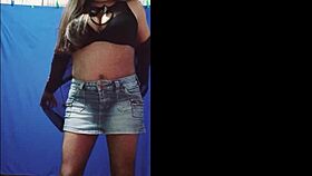 En el nombre del padrastro, hijastra sexy menea vagina con lenceria