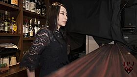 merész pornós fellépésről dumálok dögös japán bár tulajt privátban