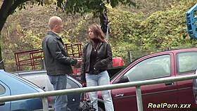 Německá macecha sebrána na syrový venkovní sex s cizincem