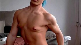 dream muscle girl shows off flexible athletic bodybuilder moves in fitness camshow