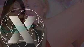 Hé, salope blonde, envie que ta chatte mouillée soit léchée jusqu'à l'orgasme ?